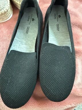 Clarks Women's Black Knit Slip-On Loafers